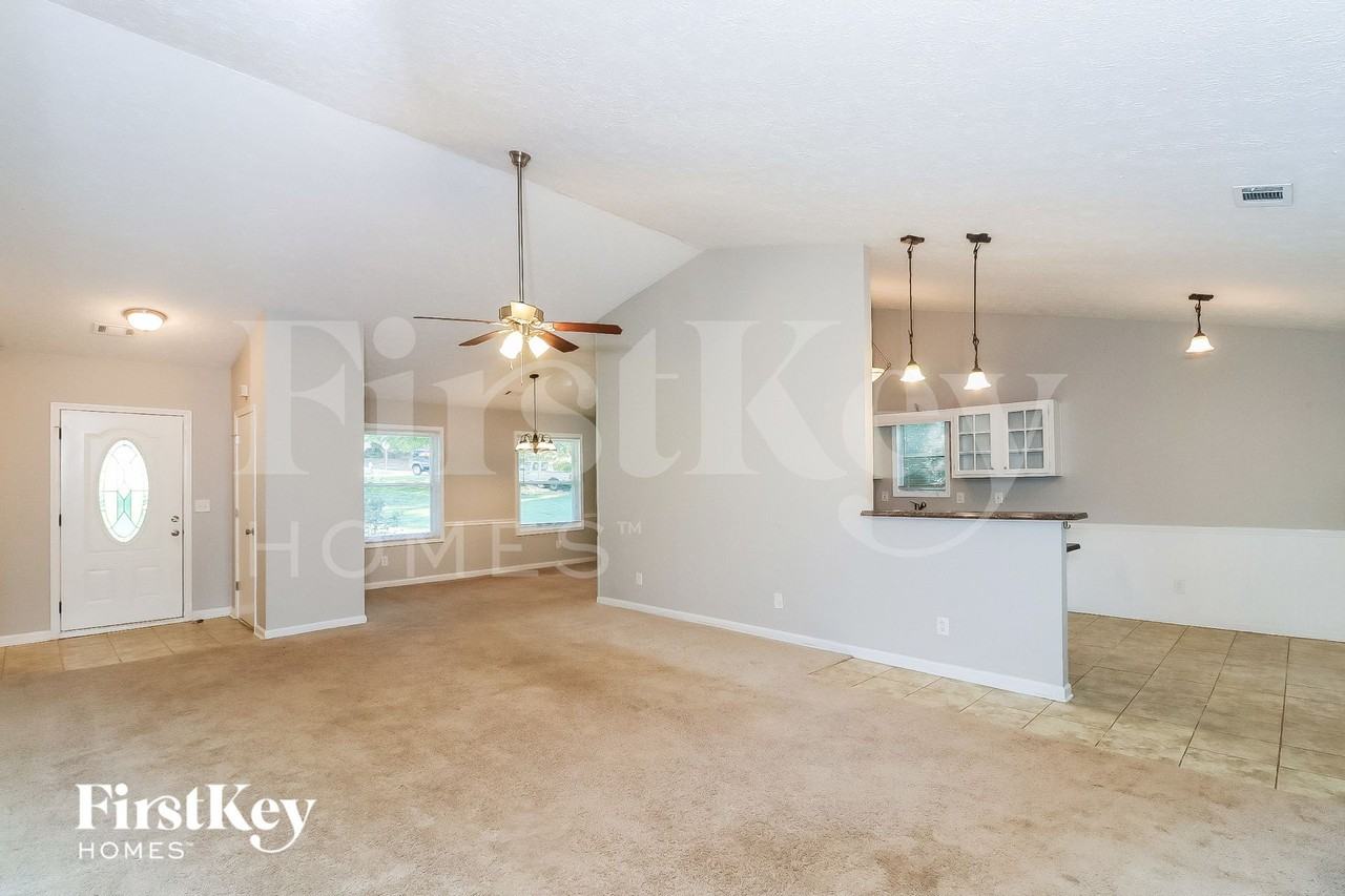 824 Riverstone Ln - Photo 4 of 15