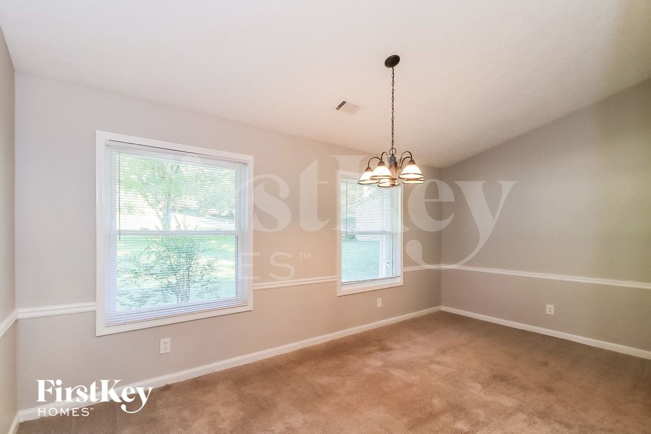 824 Riverstone Ln - Photo 5 of 15