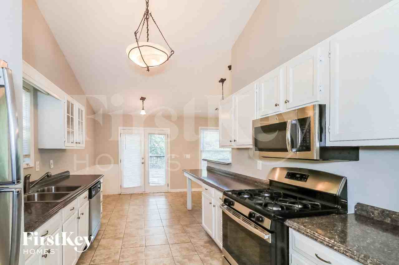 824 Riverstone Ln - Photo 6 of 15