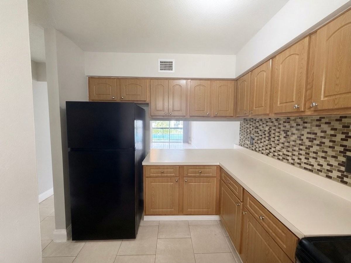 4115 S Semoran Blvd #10 - Photo 3 of 20