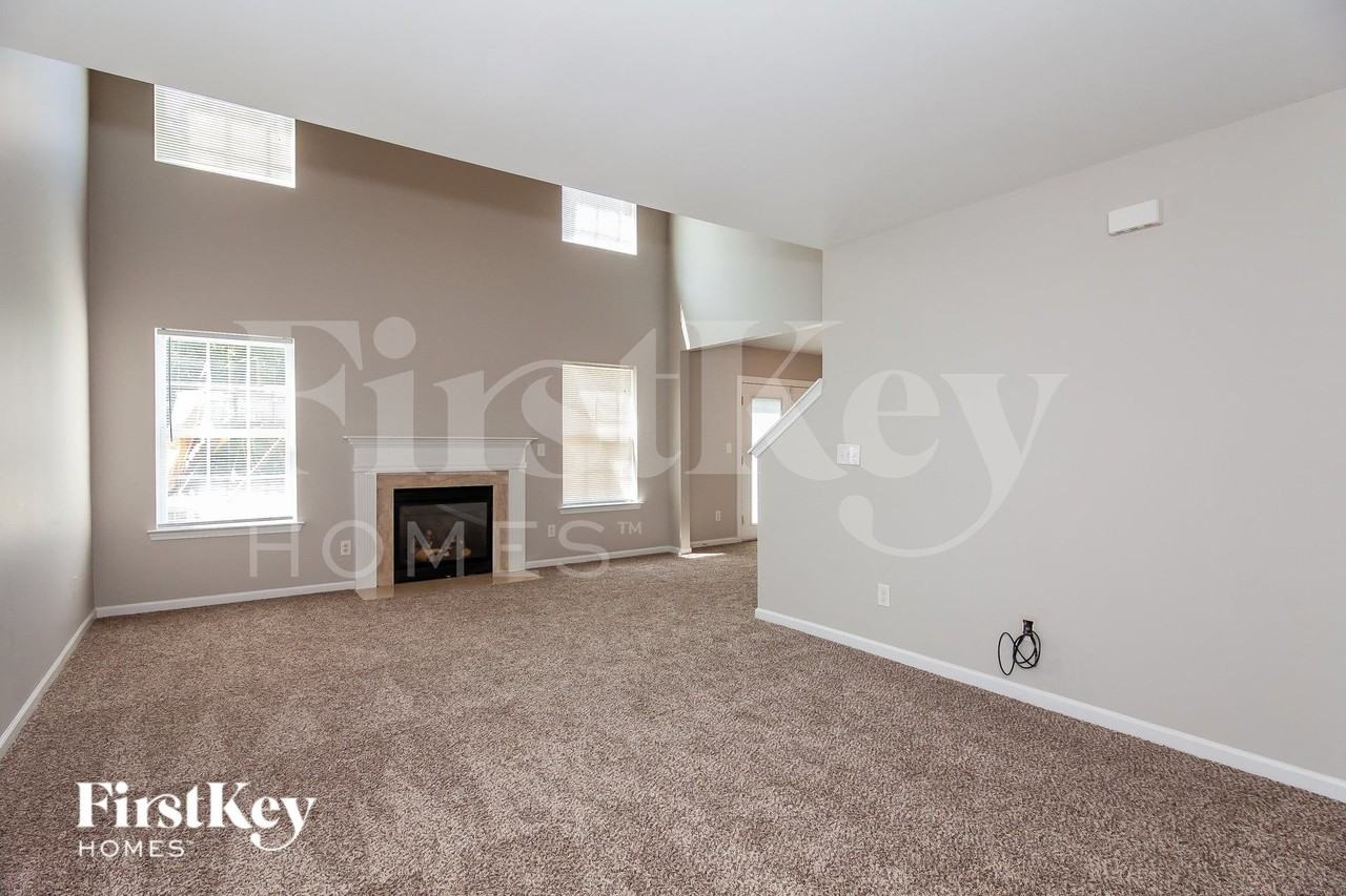 7411 Mary Jo Helms Dr - Photo 2 of 15