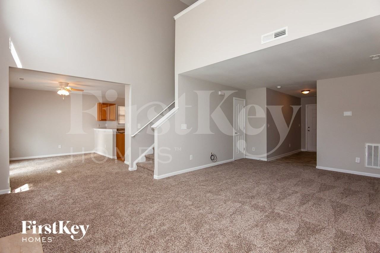 7411 Mary Jo Helms Dr - Photo 3 of 15