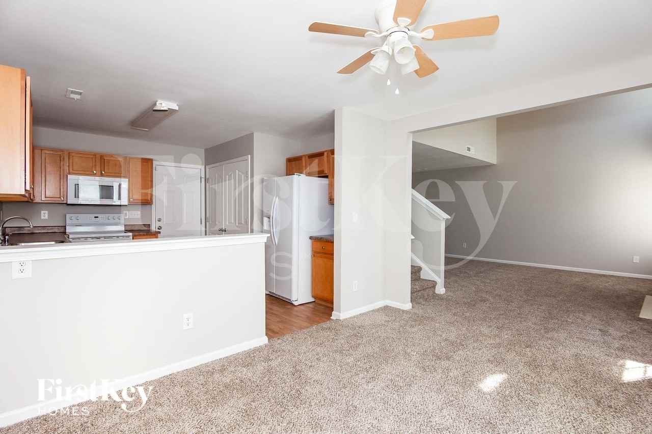 7411 Mary Jo Helms Dr - Photo 4 of 15