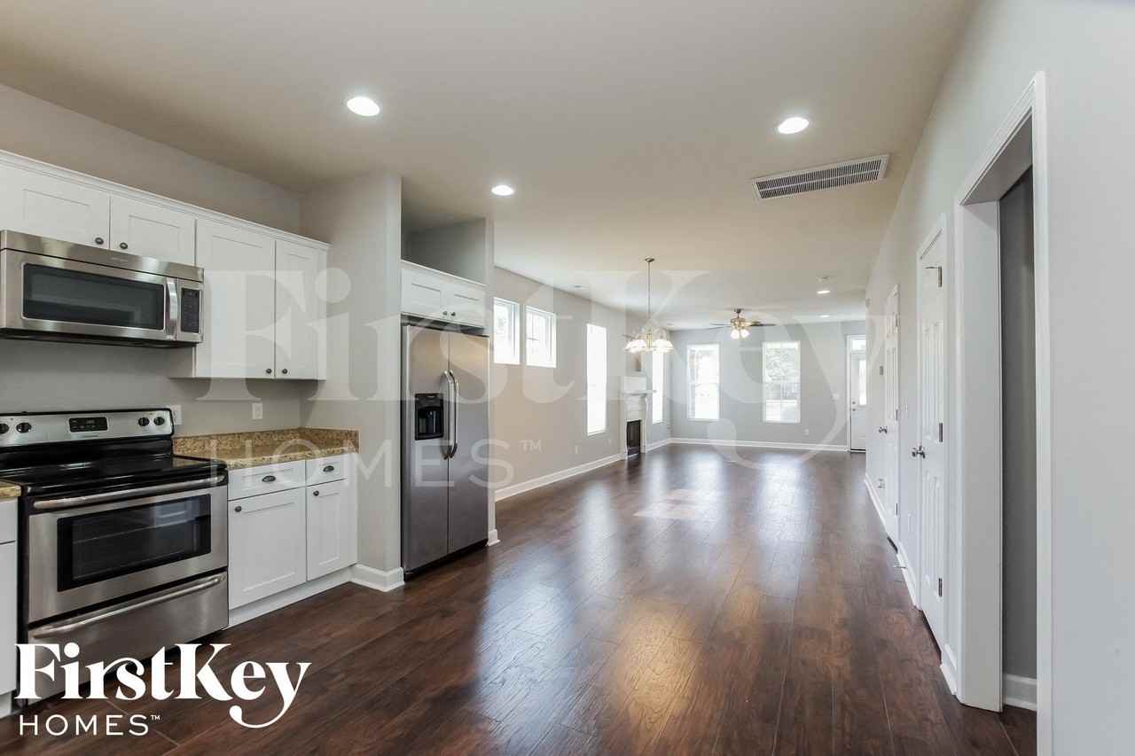 713 Walnut Crossing Dr - Photo 5 of 15
