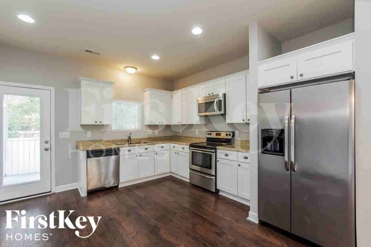 713 Walnut Crossing Dr - Photo 7 of 15