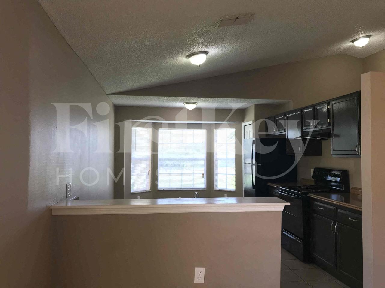 6524 Viewpoint Ct - Photo 5 of 16