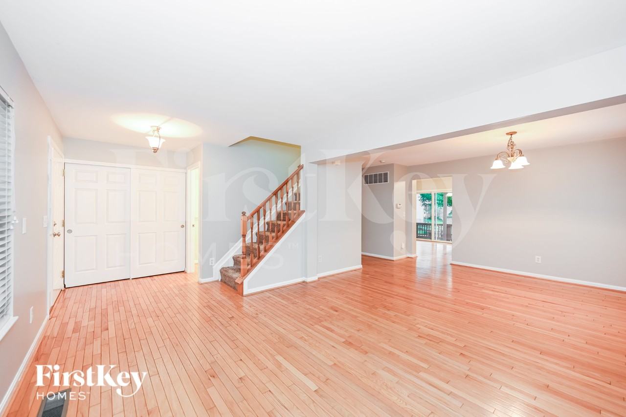 6176 Fox Run Ln - Photo 3 of 16