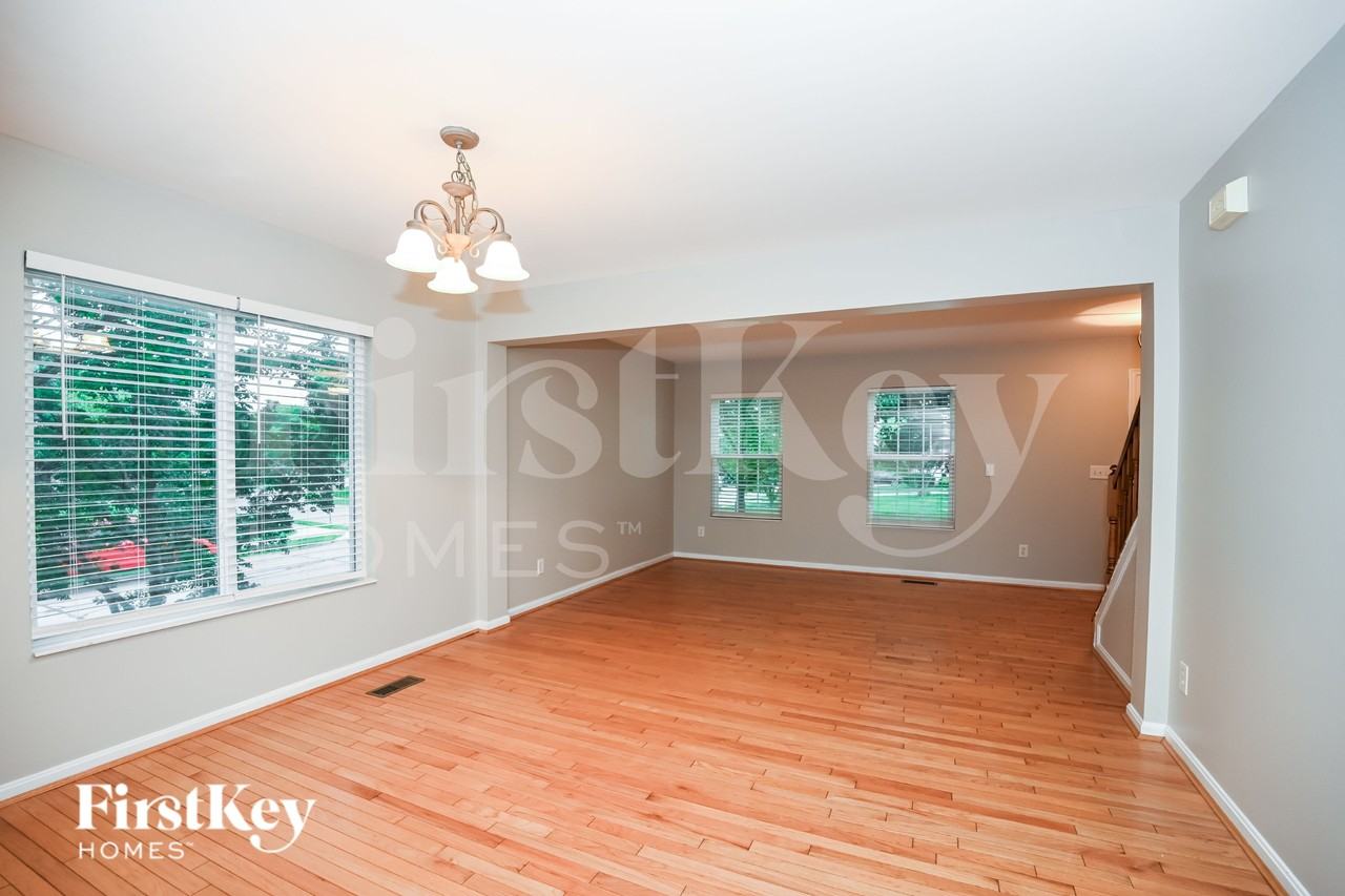 6176 Fox Run Ln - Photo 5 of 16