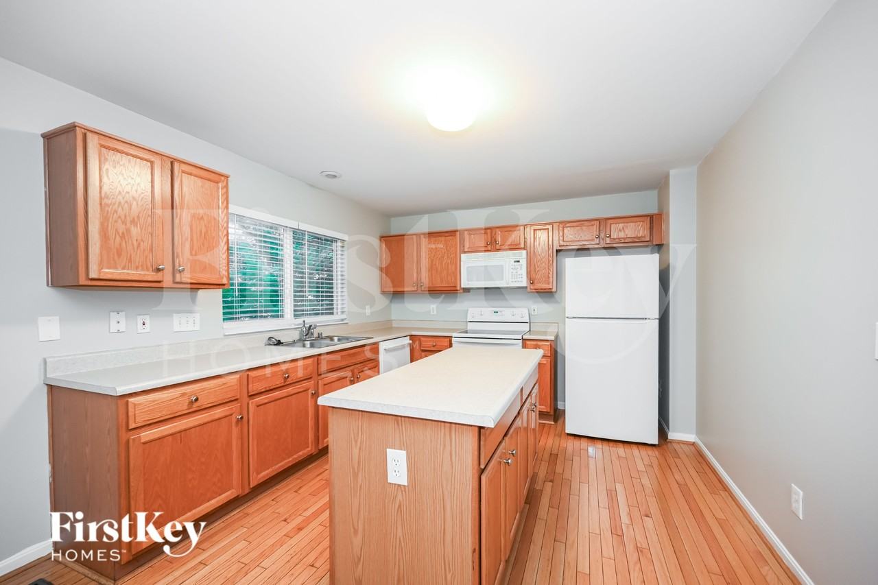 6176 Fox Run Ln - Photo 6 of 16