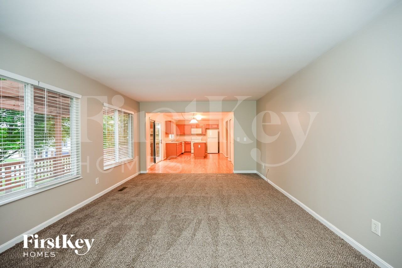 6176 Fox Run Ln - Photo 7 of 16
