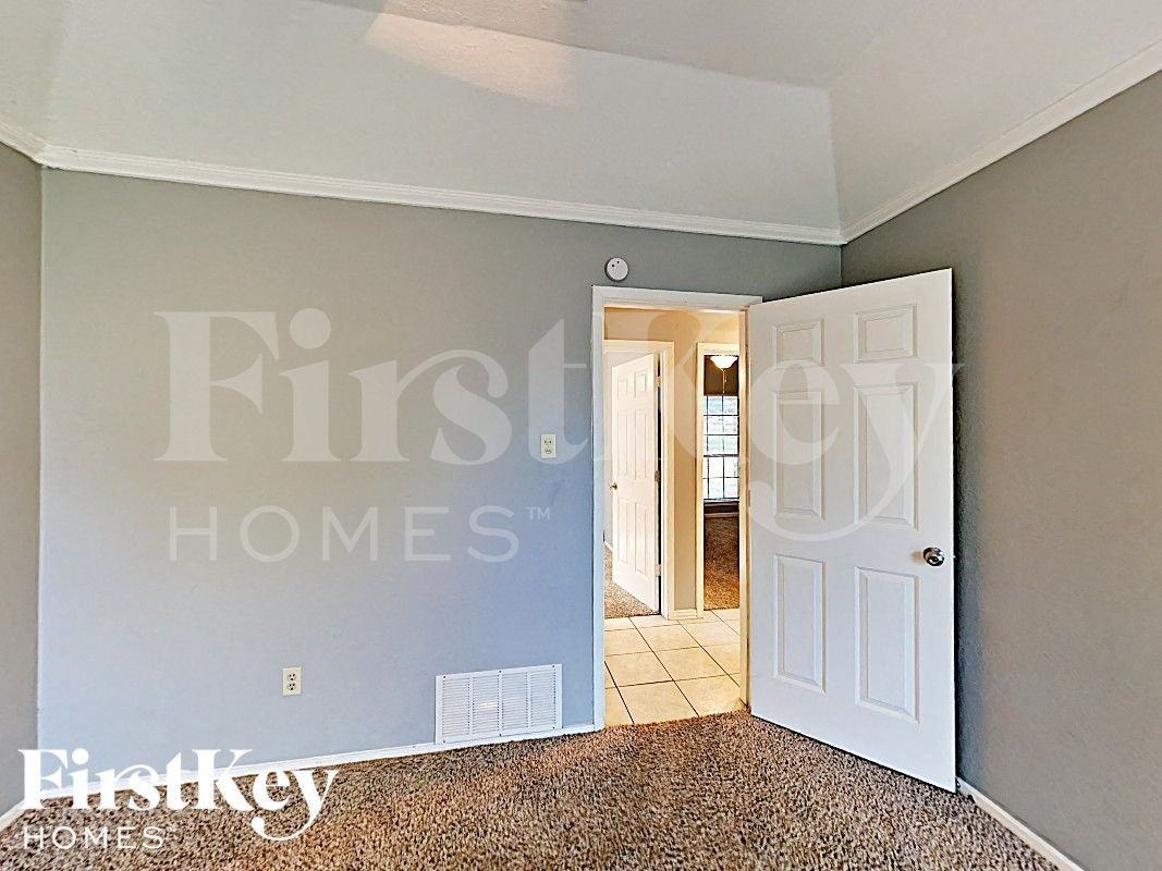 503 Benedict Ln - Photo 5 of 13