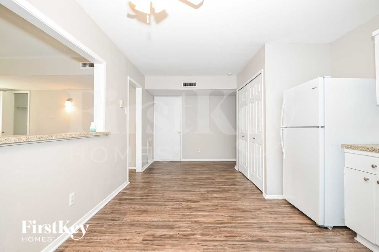 4906 Stagecoach Ln - Photo 5 of 16