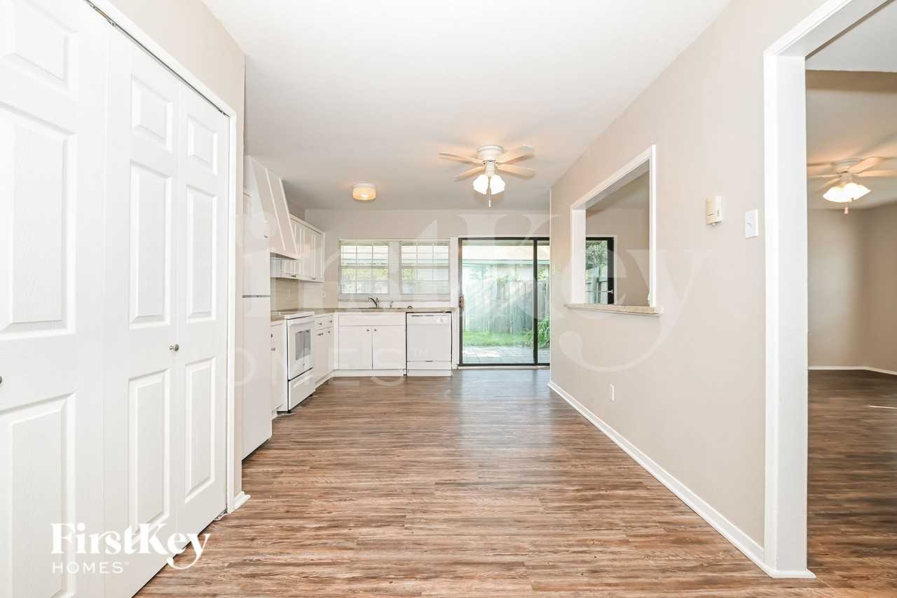 4906 Stagecoach Ln - Photo 6 of 16
