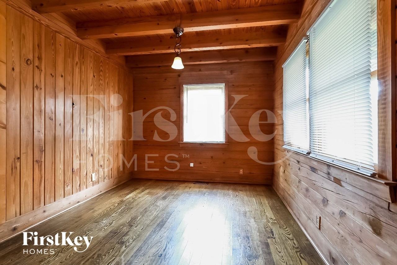 4490 Wallace Cir - Photo 4 of 15