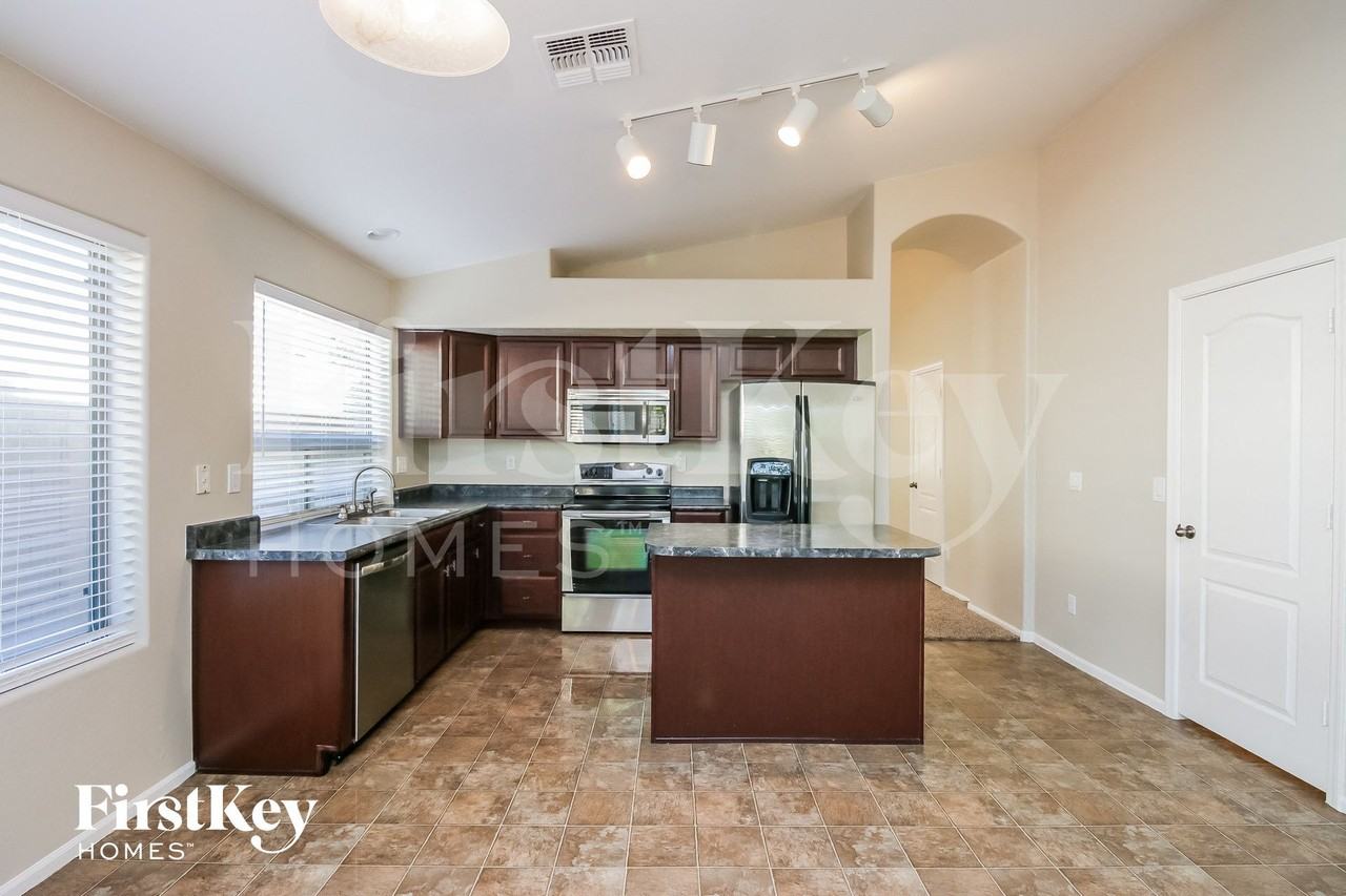 38154 N Rusty Ln - Photo 4 of 15