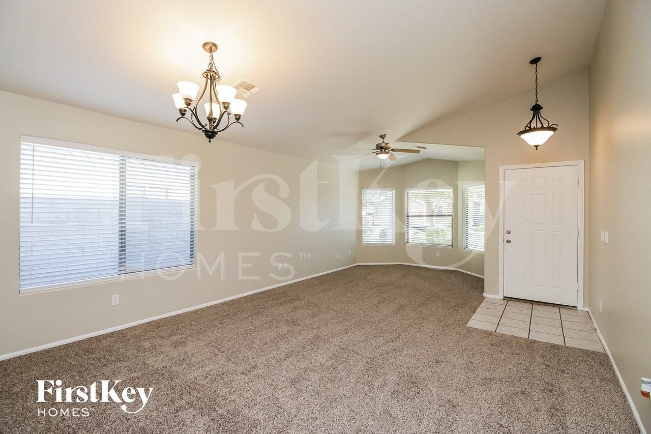 38154 N Rusty Ln - Photo 5 of 15