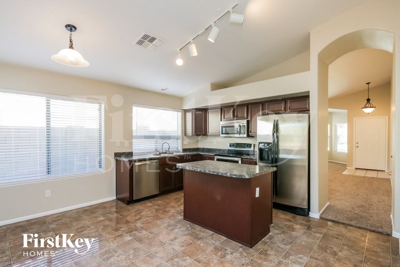 38154 N Rusty Ln - Photo 7 of 15