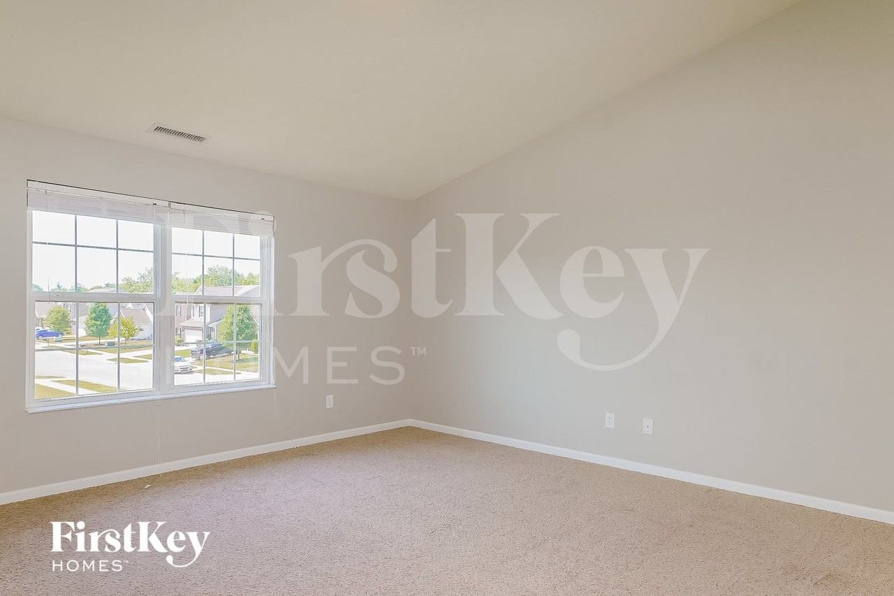 3481 Enclave Xing - Photo 7 of 15