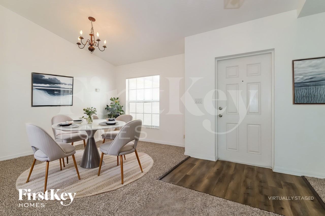 2831 Se Hutchings Ave - Photo 6 of 19