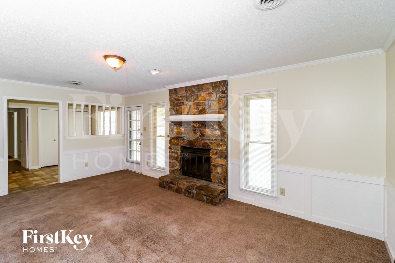 2786 Dromedary Dr - Photo 4 of 15