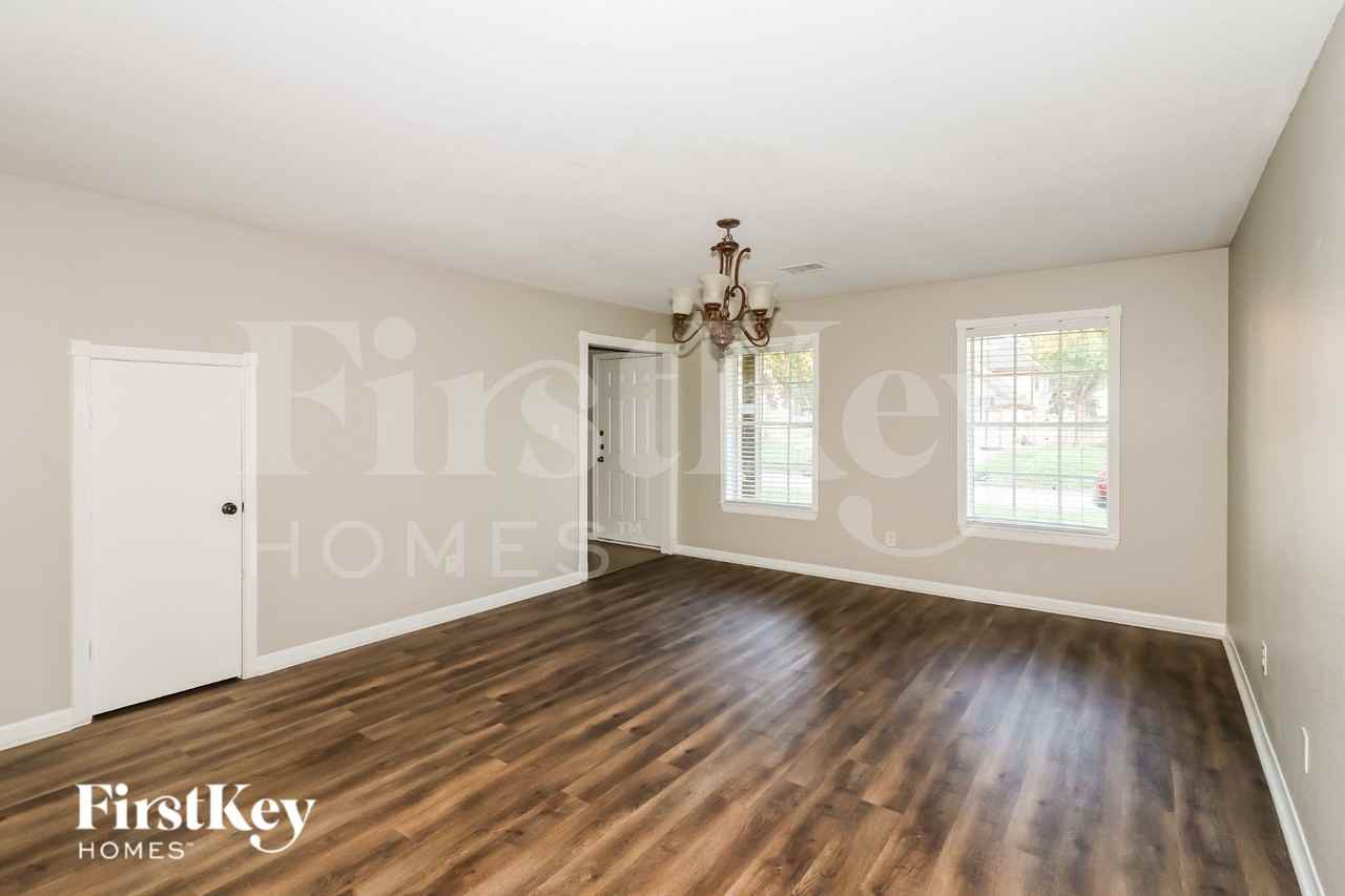 2703 Shady Bayou Ln - Photo 3 of 16