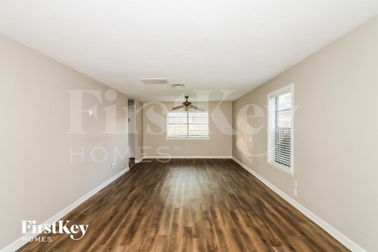 2703 Shady Bayou Ln - Photo 5 of 16