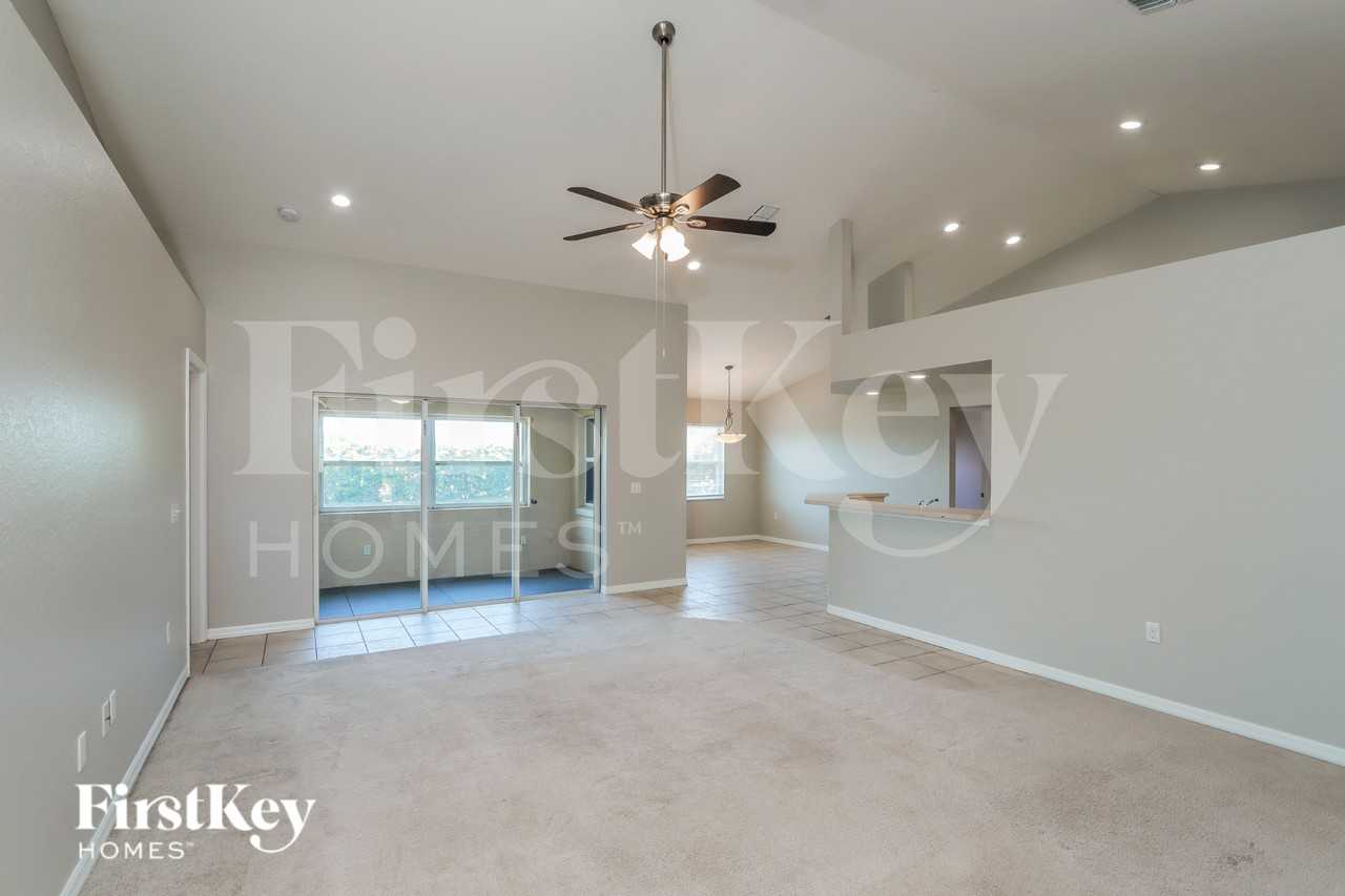 2530 Pine Valley Dr - Photo 2 of 16