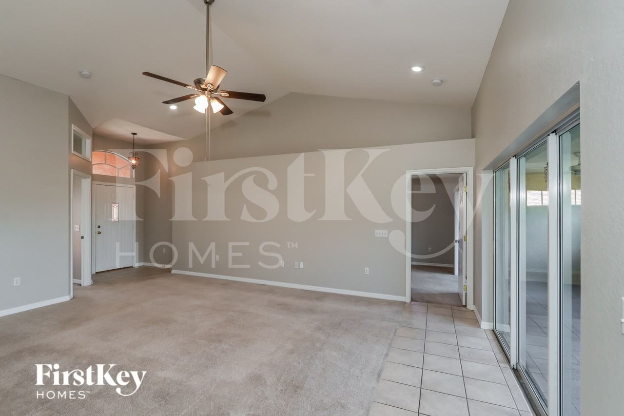 2530 Pine Valley Dr - Photo 3 of 16