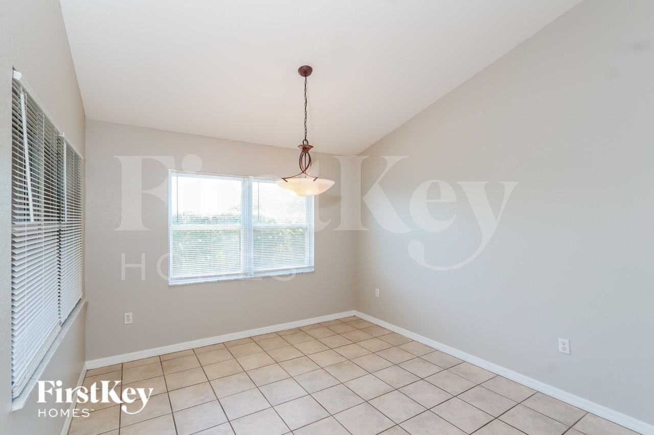2530 Pine Valley Dr - Photo 4 of 16