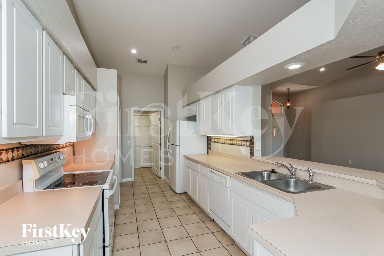 2530 Pine Valley Dr - Photo 5 of 16
