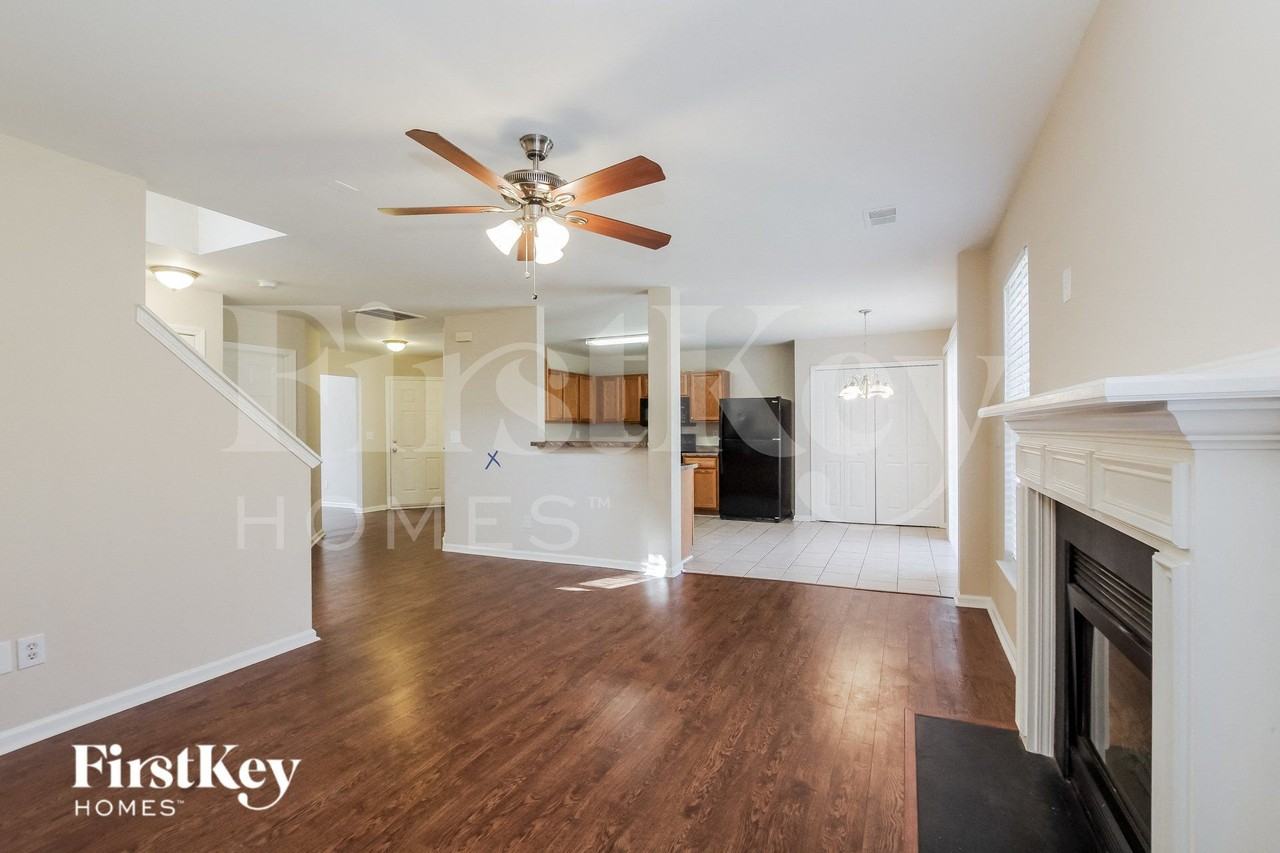 216 Winding Canyon Dr - Photo 2 of 15