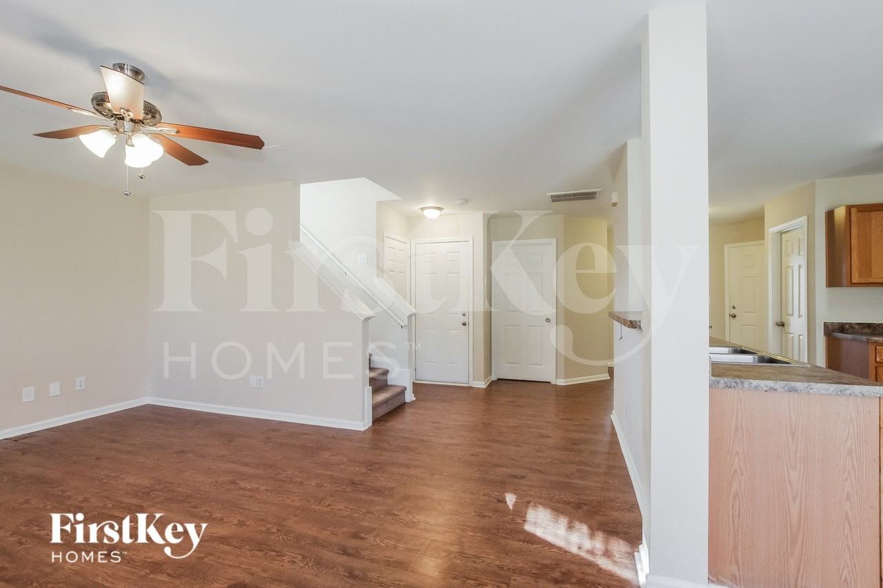 216 Winding Canyon Dr - Photo 3 of 15