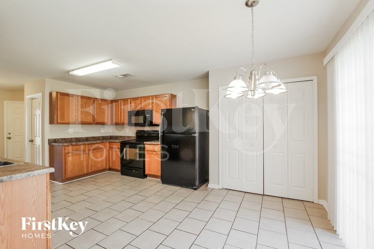 216 Winding Canyon Dr - Photo 4 of 15