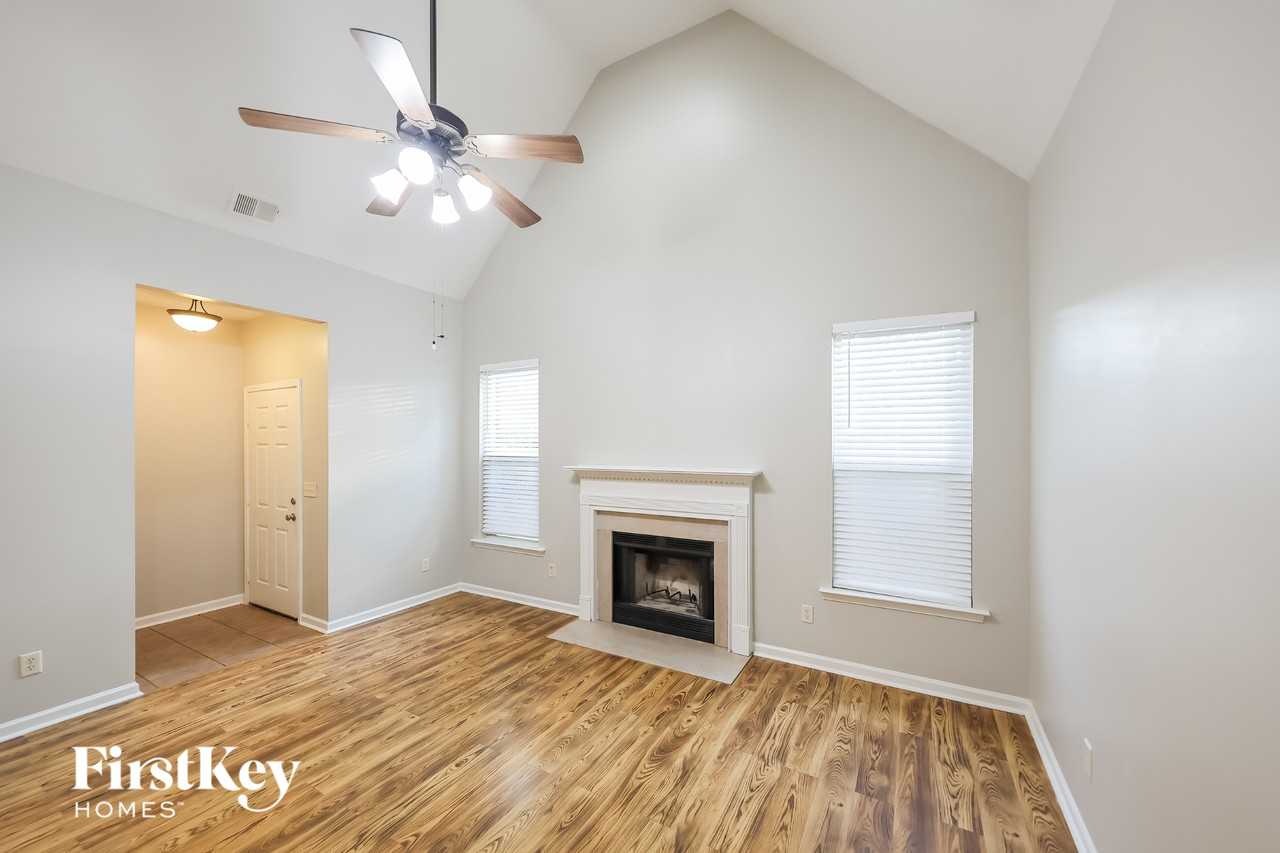 2132 Spaulding Pl - Photo 4 of 15
