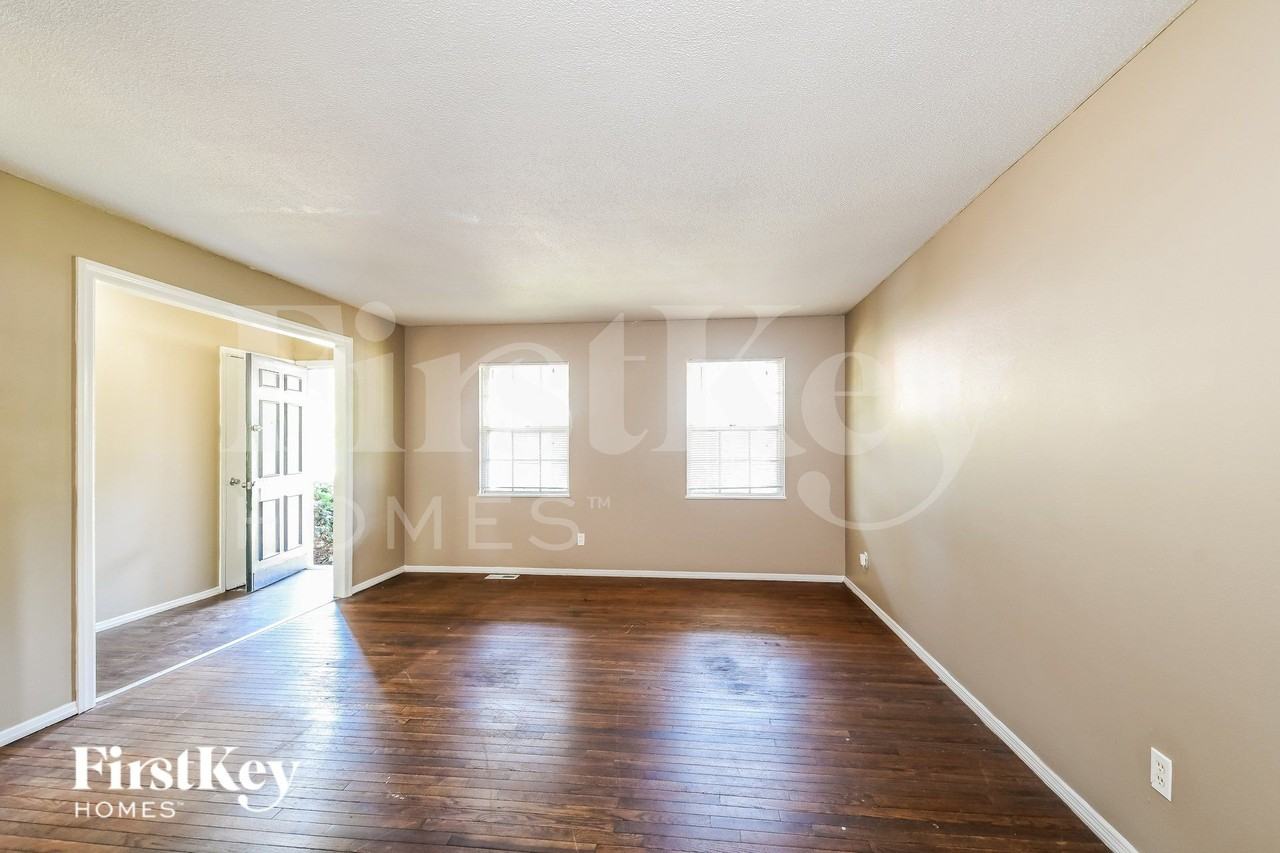 2030 E Humes Ln - Photo 4 of 16