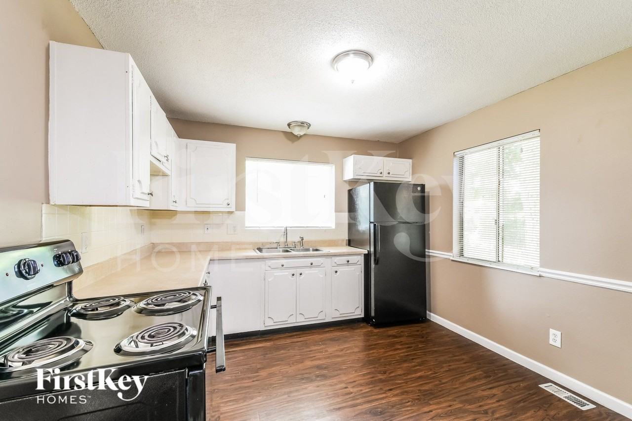 2030 E Humes Ln - Photo 6 of 16