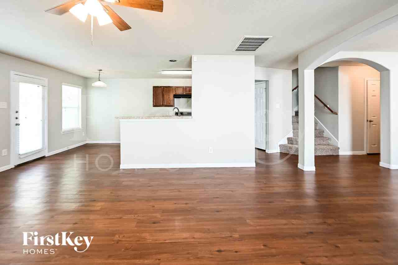 15402 Bammel Oaks Ct - Photo 3 of 16