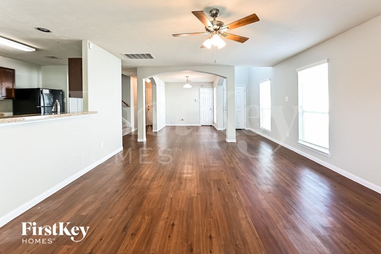 15402 Bammel Oaks Ct - Photo 4 of 16