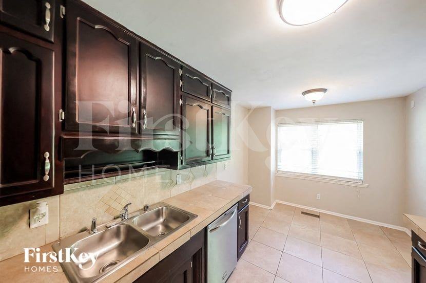 1521 Cedargate Cir - Photo 6 of 15