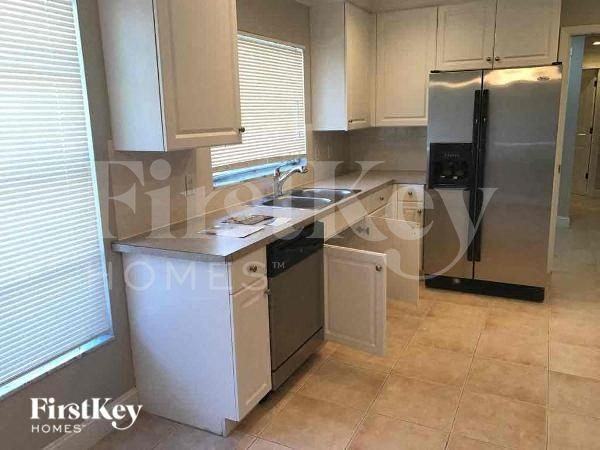 1376 Burtwood Dr - Photo 6 of 12