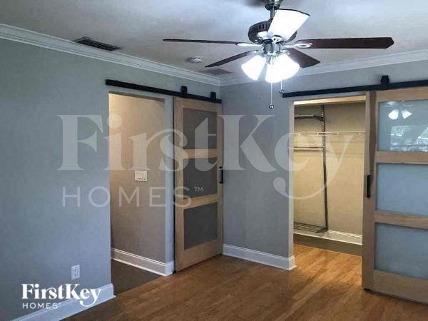1376 Burtwood Dr - Photo 7 of 12