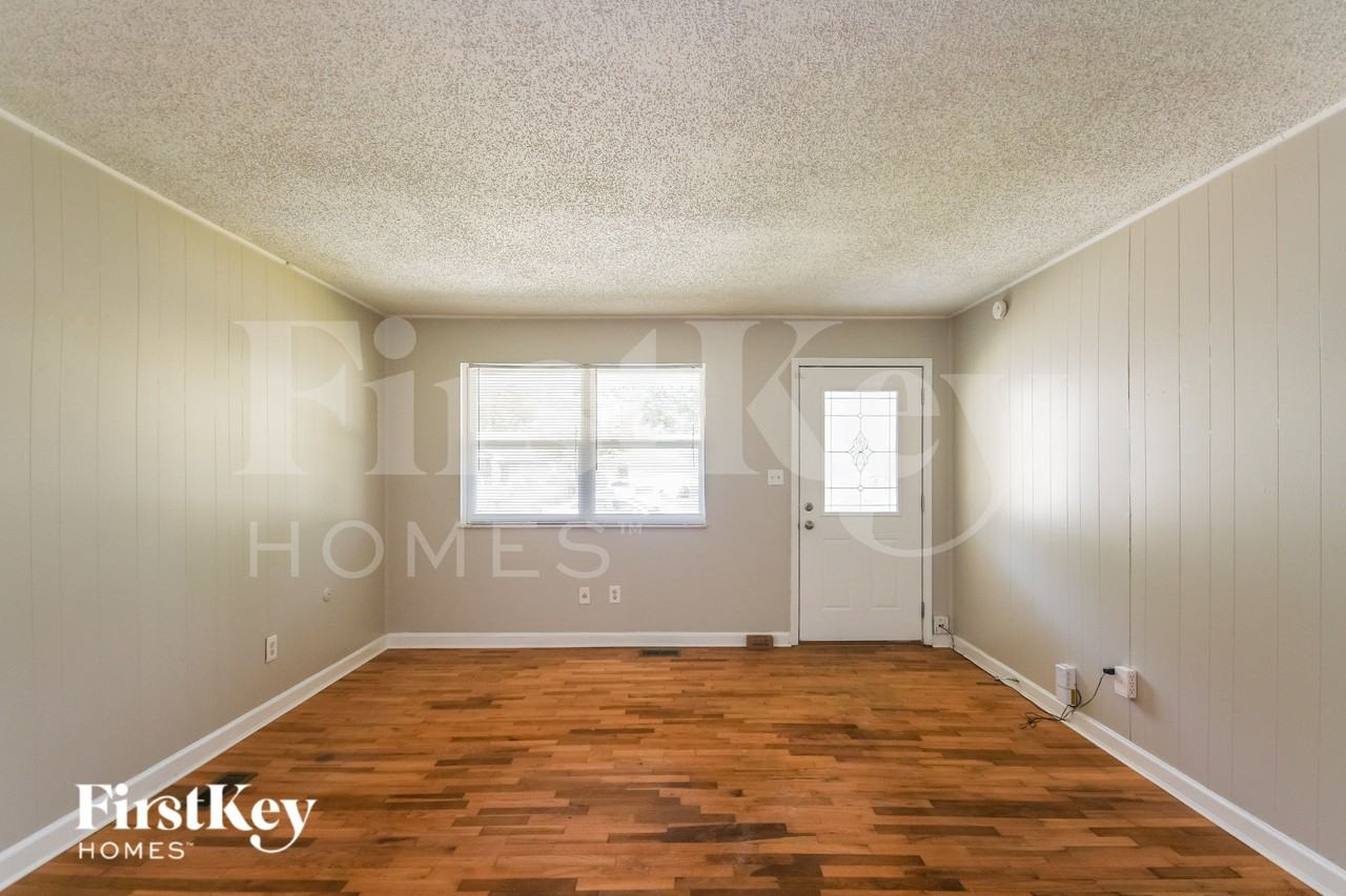 1240 N Ridgeview Dr - Photo 3 of 16