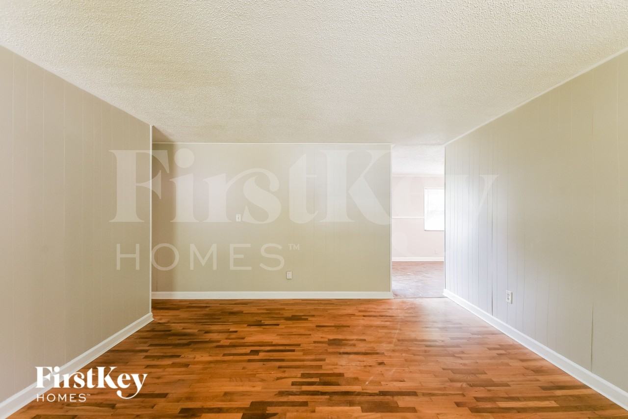 1240 N Ridgeview Dr - Photo 4 of 16