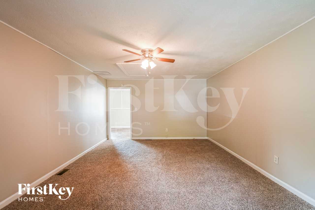 1240 N Ridgeview Dr - Photo 5 of 16
