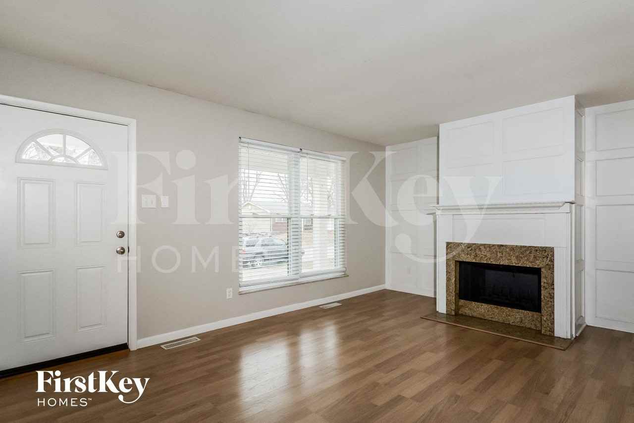 1224 Yorktown Dr - Photo 4 of 15