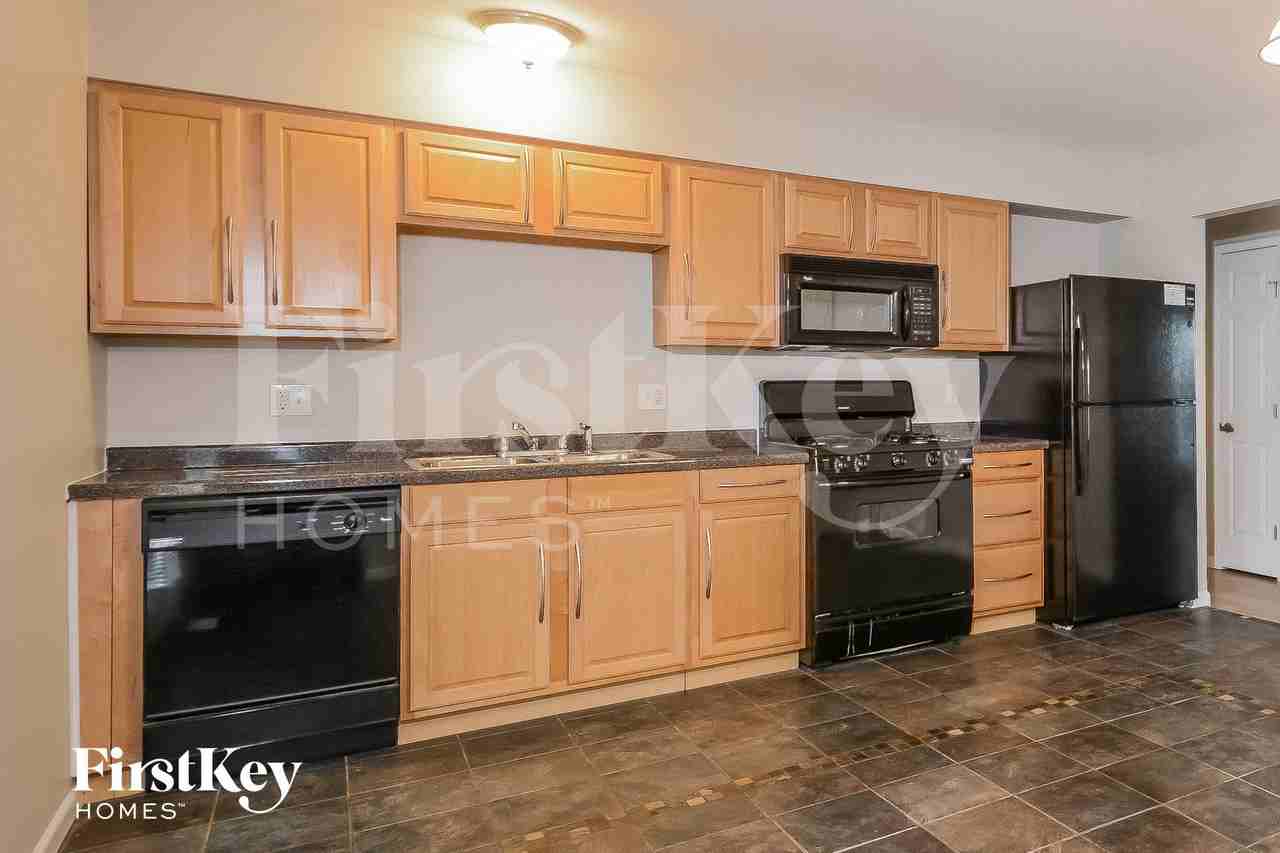 1224 Yorktown Dr - Photo 6 of 15