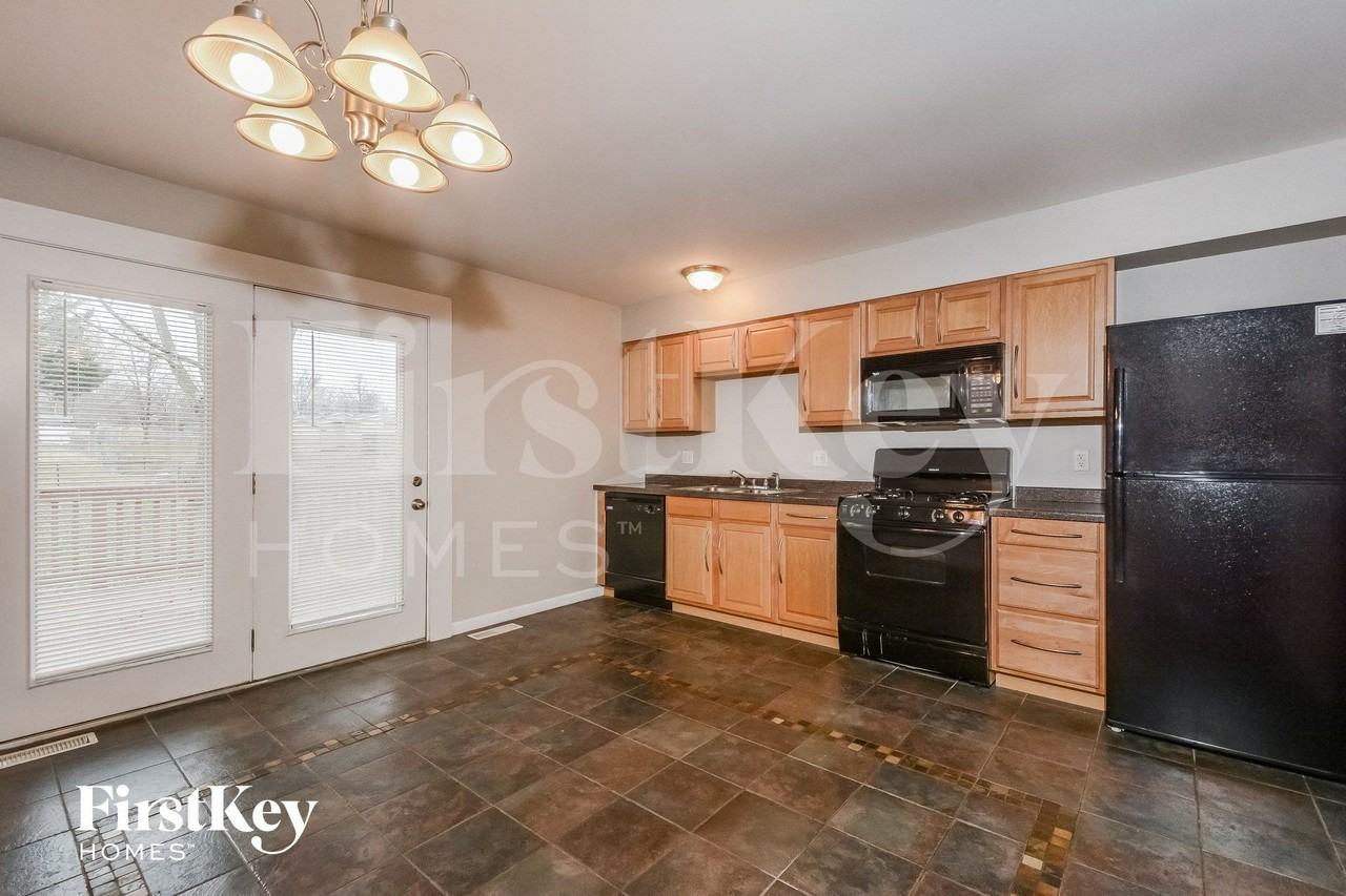 1224 Yorktown Dr - Photo 7 of 15