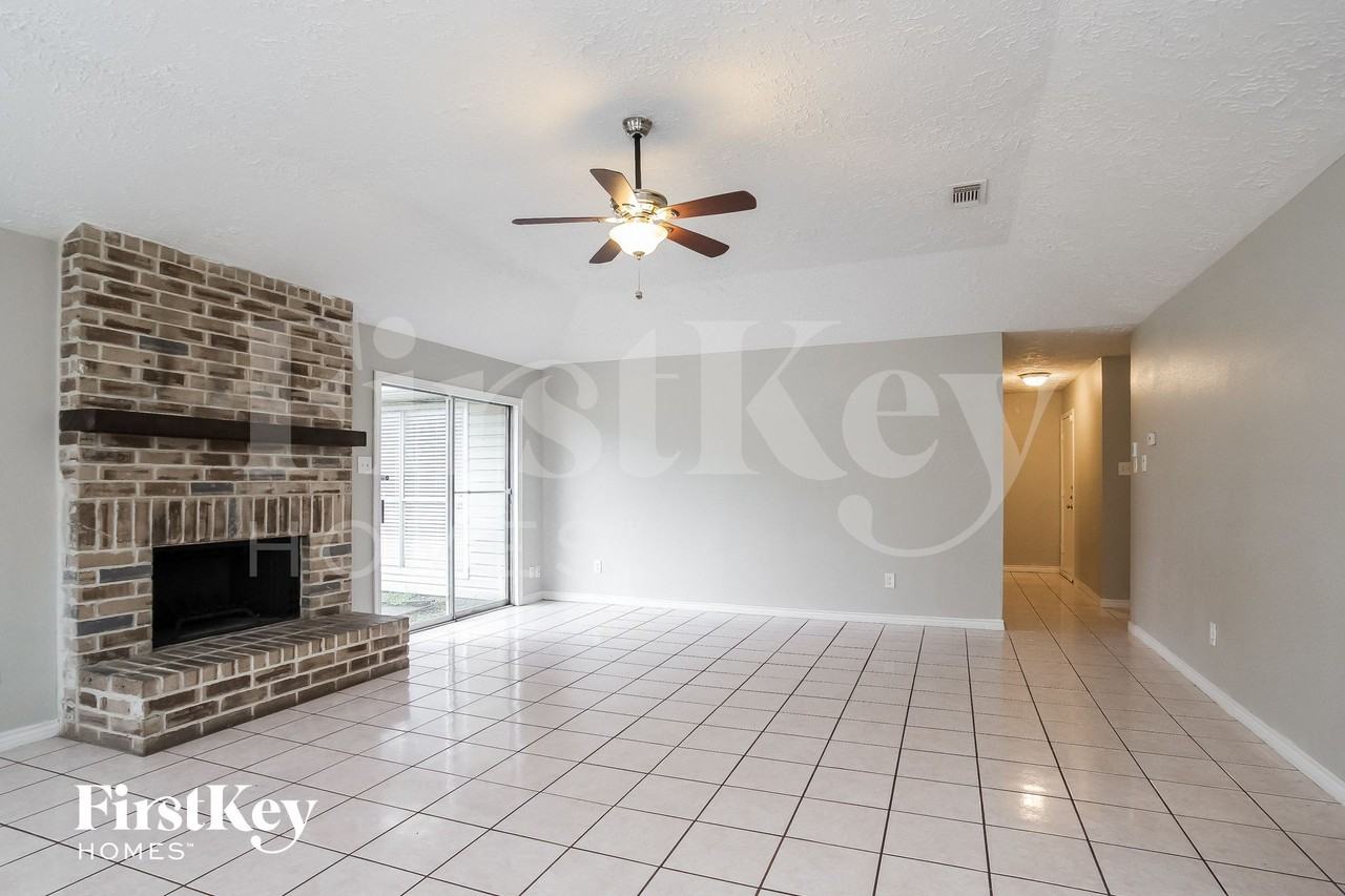 11431 Stoughton Dr - Photo 3 of 16