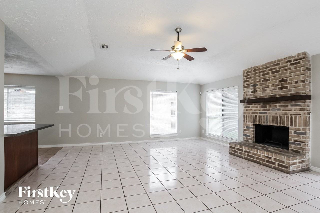 11431 Stoughton Dr - Photo 4 of 16