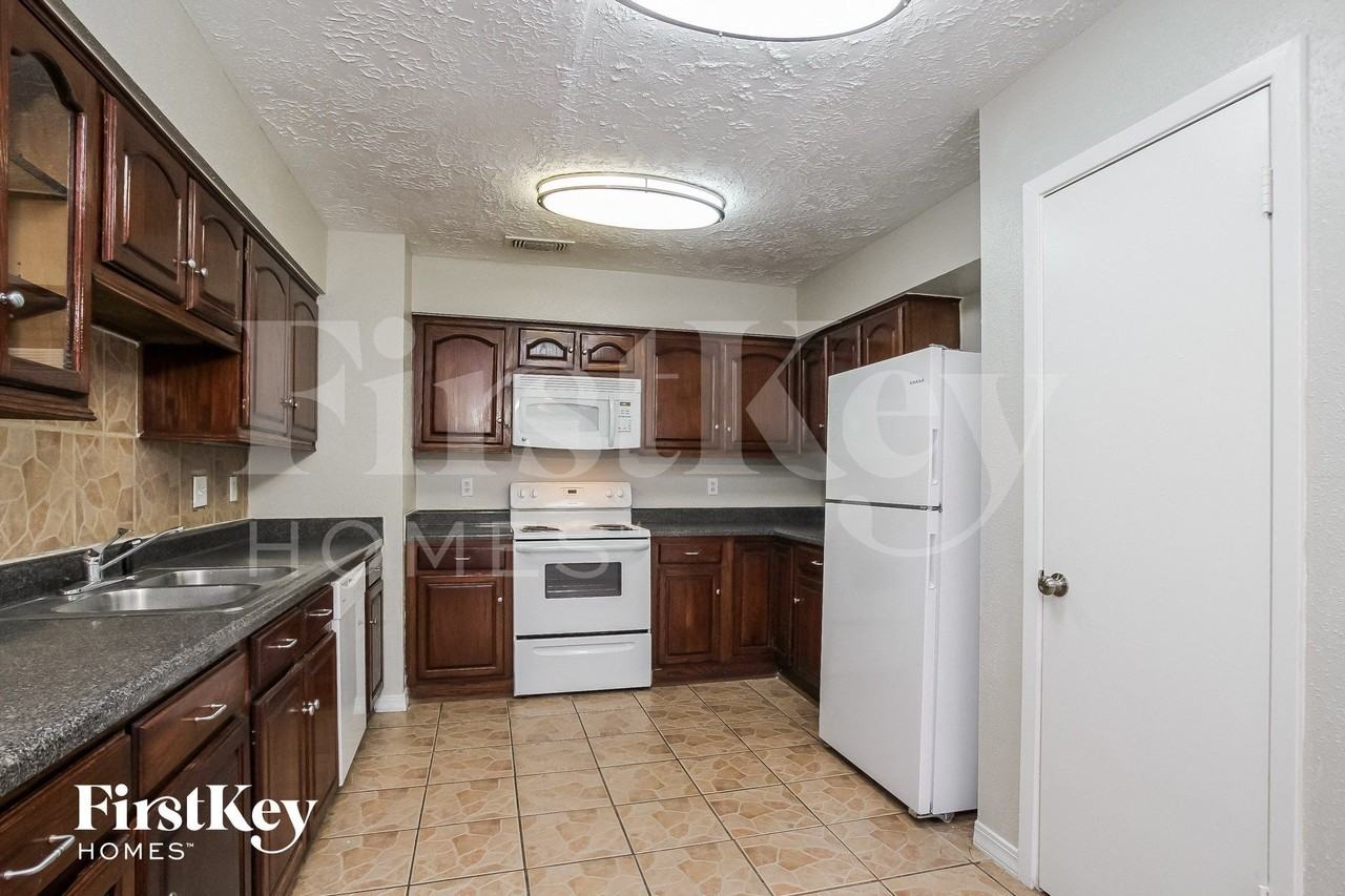 11431 Stoughton Dr - Photo 7 of 16